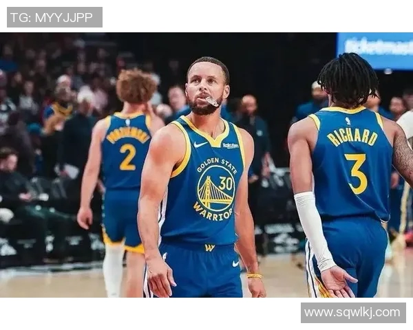 勇士队的明星球员带领球队迈向胜利