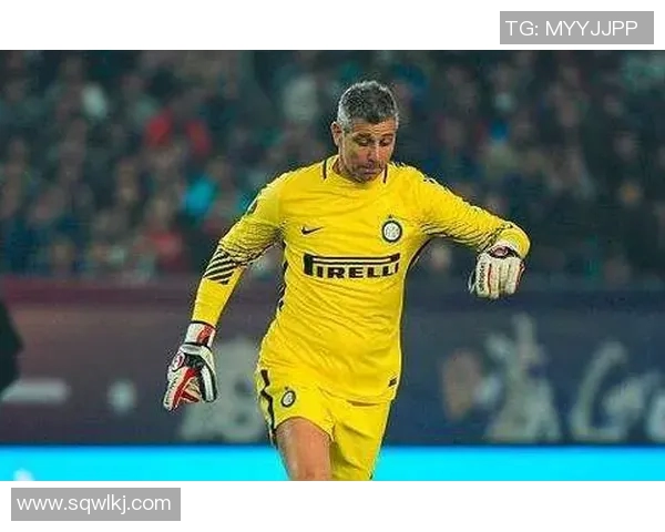 普拉蒂尼的传奇足球生涯与对现代足球的深远影响探讨 普拉蒂尼的传奇足球生涯与对现代足球的深远影响探讨